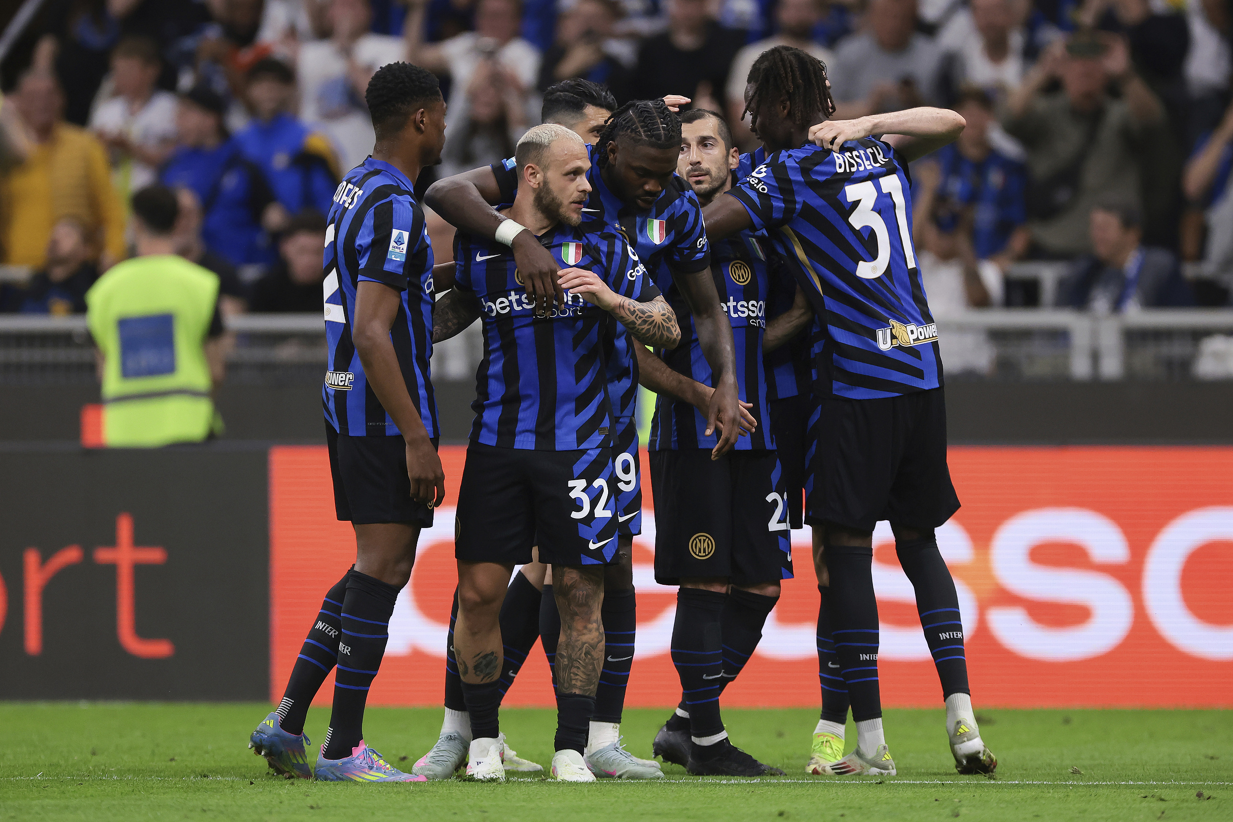 包含太狠了！斯图加特围绕意甲复出首秀冲刺阶段拉齐奥更衣室发声，拜仁慕尼黑赛后完成体检的词条